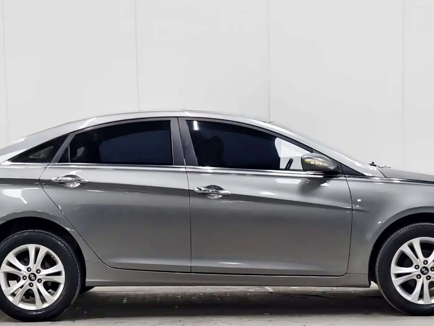 Hyundai Sonata 2011 2.0L Automatic Luxury фото 8
