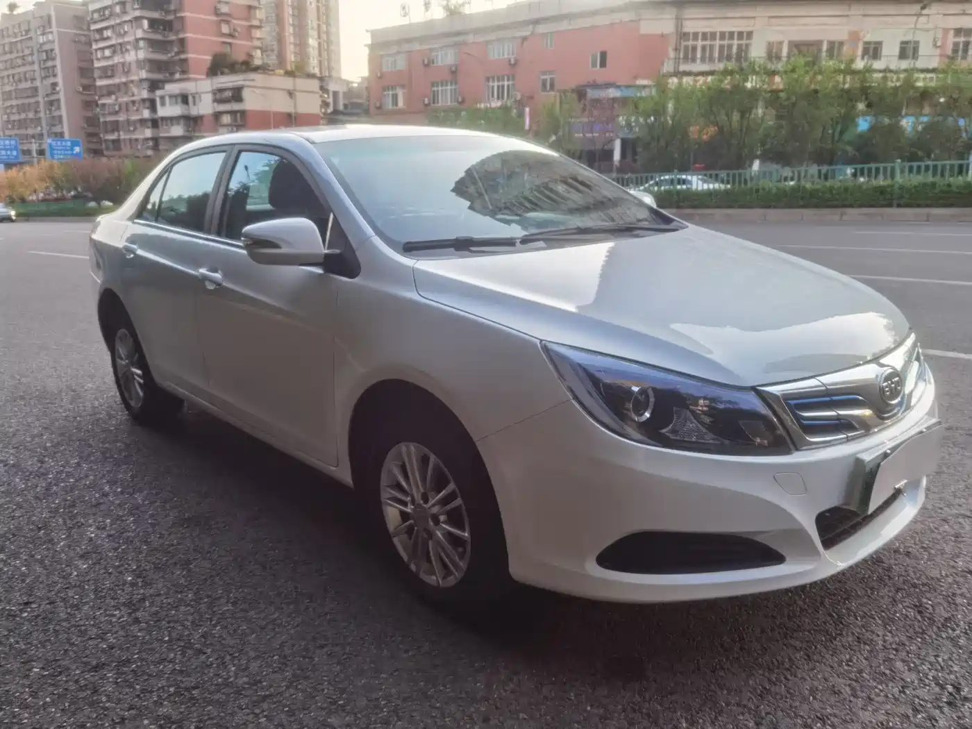 BYD E5