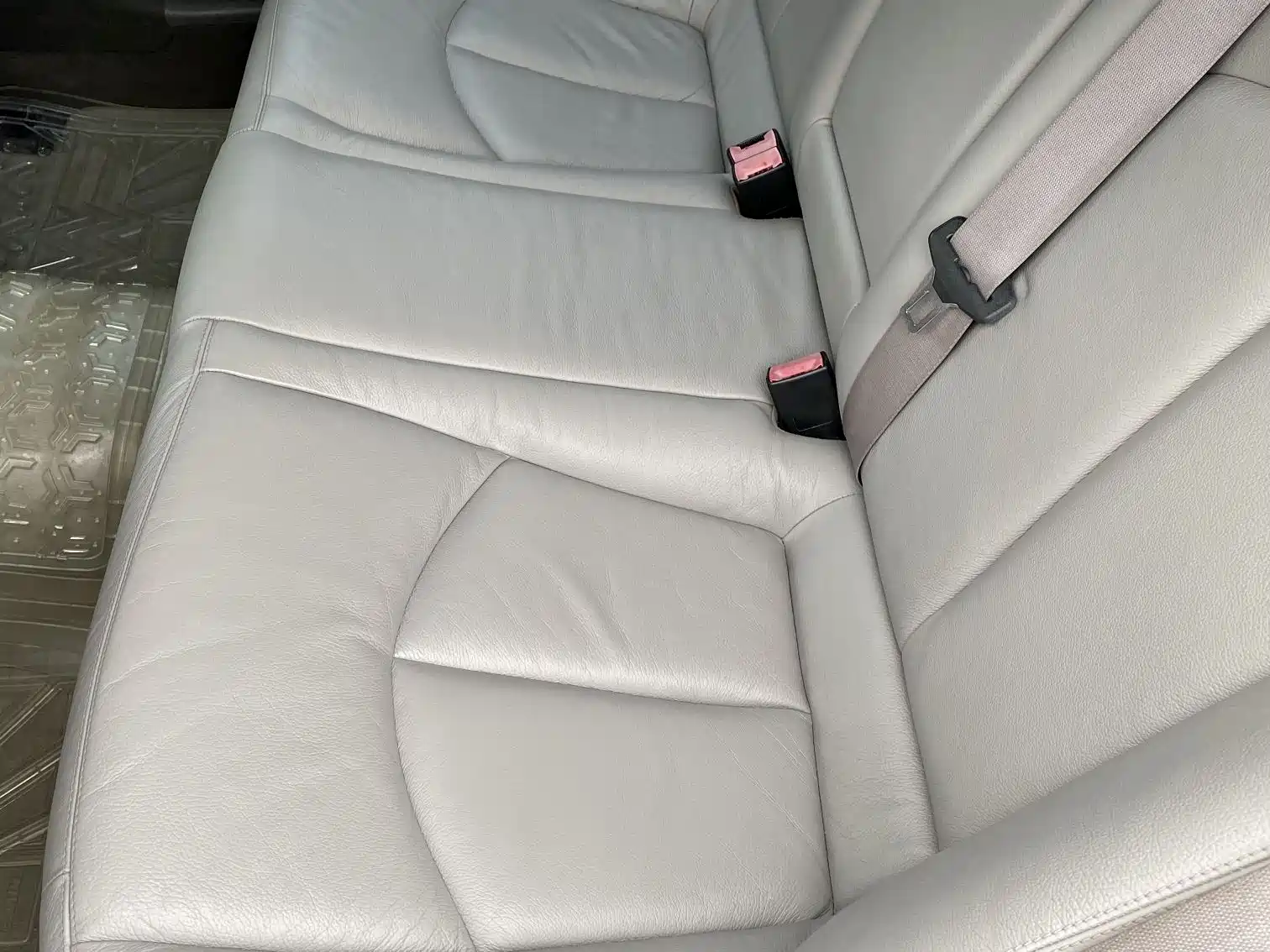 Photo 23 - Mercedes-Benz E-Class