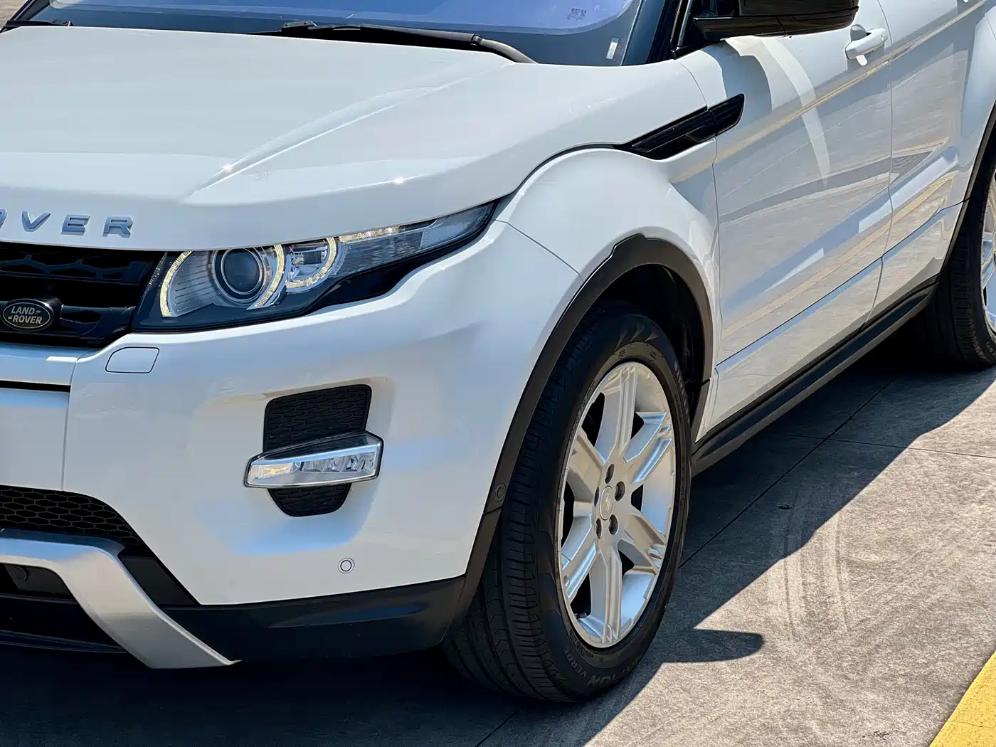 Land Rover Range Rover Evoque 2015 2.0T 5-Door Dynamic Edition фото 3