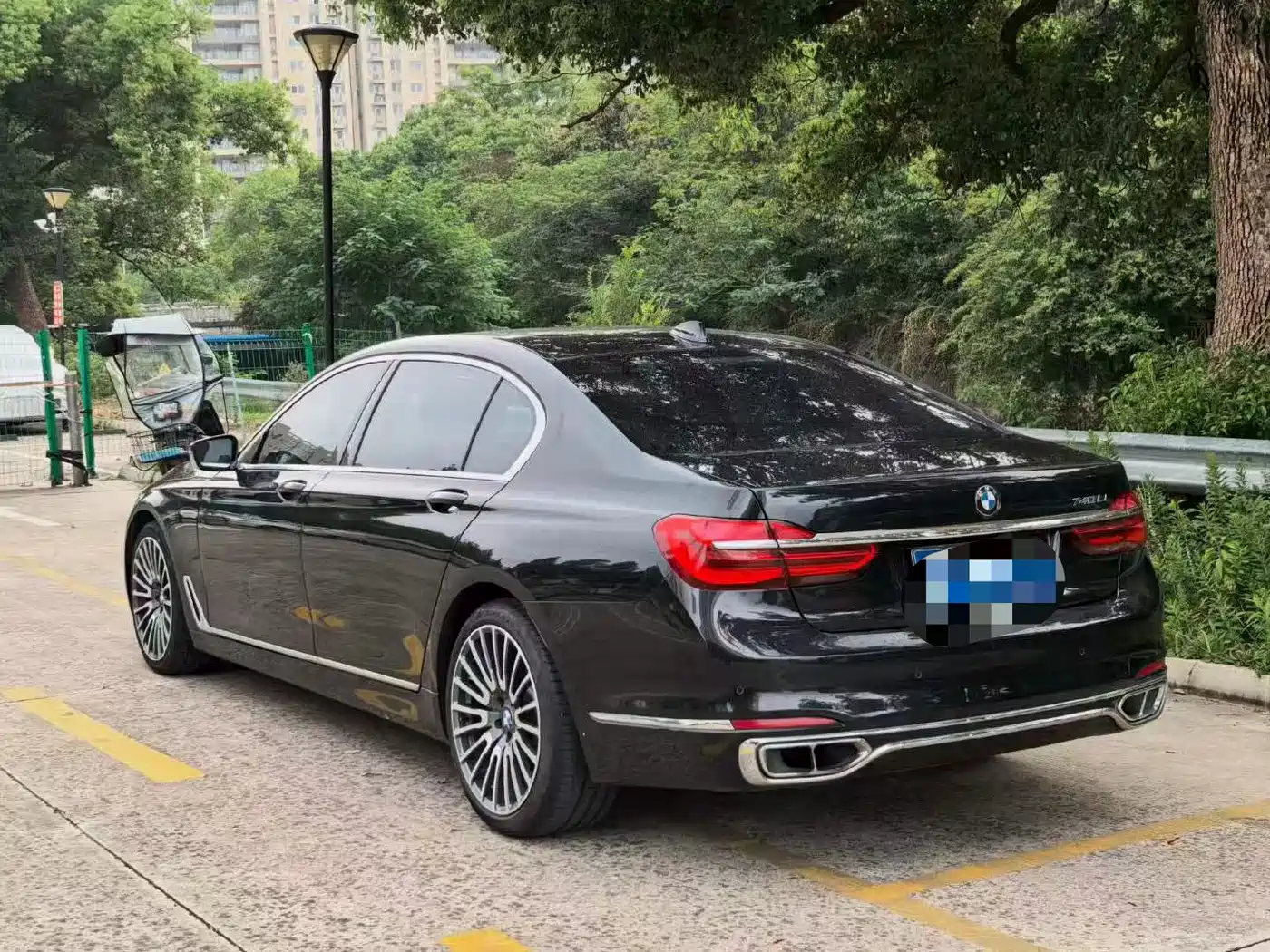 Photo 7 - BMW 7 Series