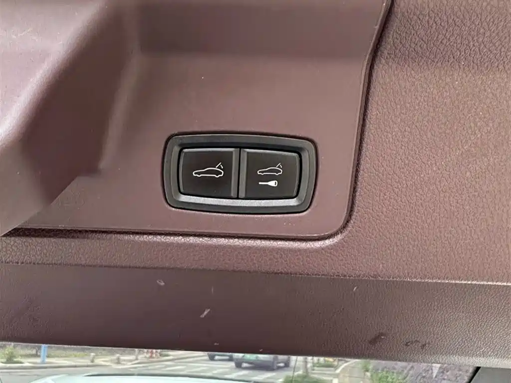 Porsche Panamera 2014 Panamera 3.0T фото 4