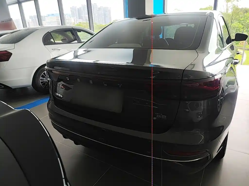 Фото 6 - Geely Emgrand