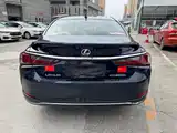Photo 8 - Lexus ES