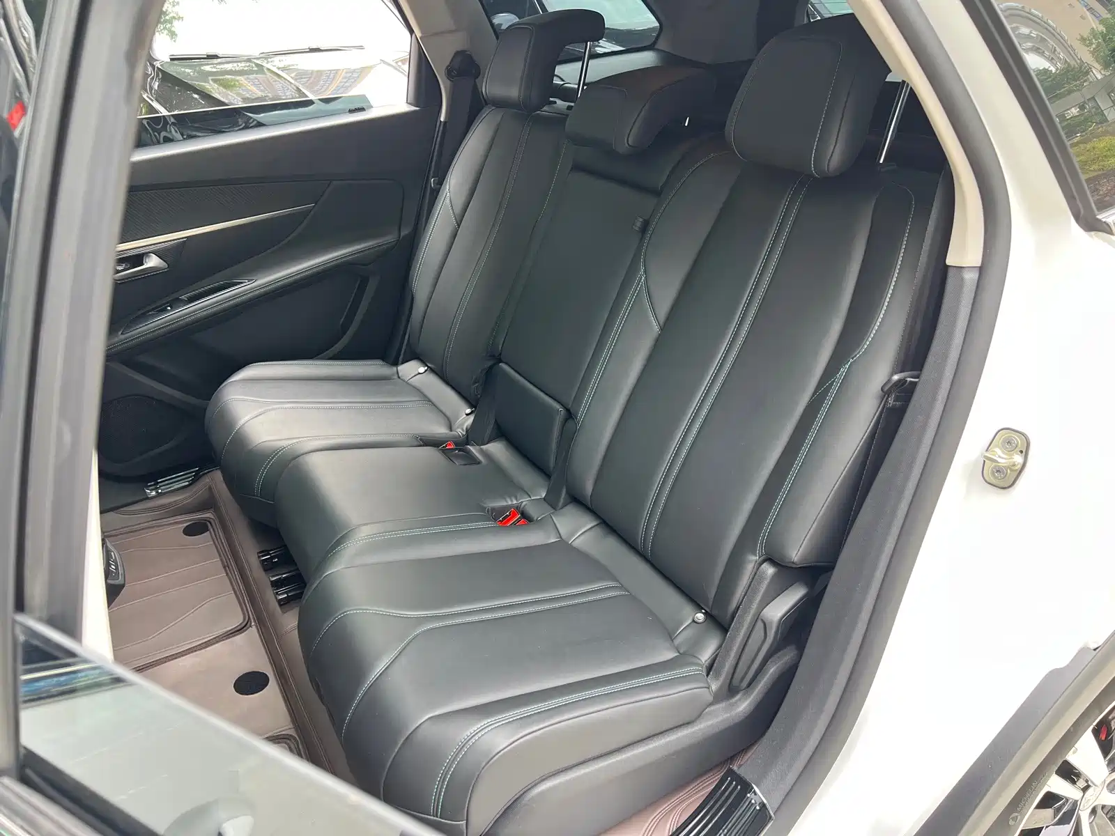 صورة 8 - Peugeot 5008