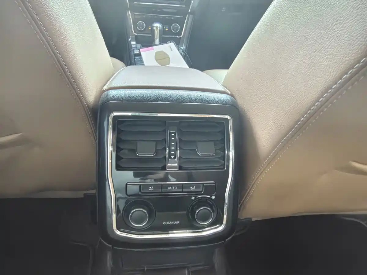Volkswagen Passat 2016 330TSI DSG Honor Edition фото 6