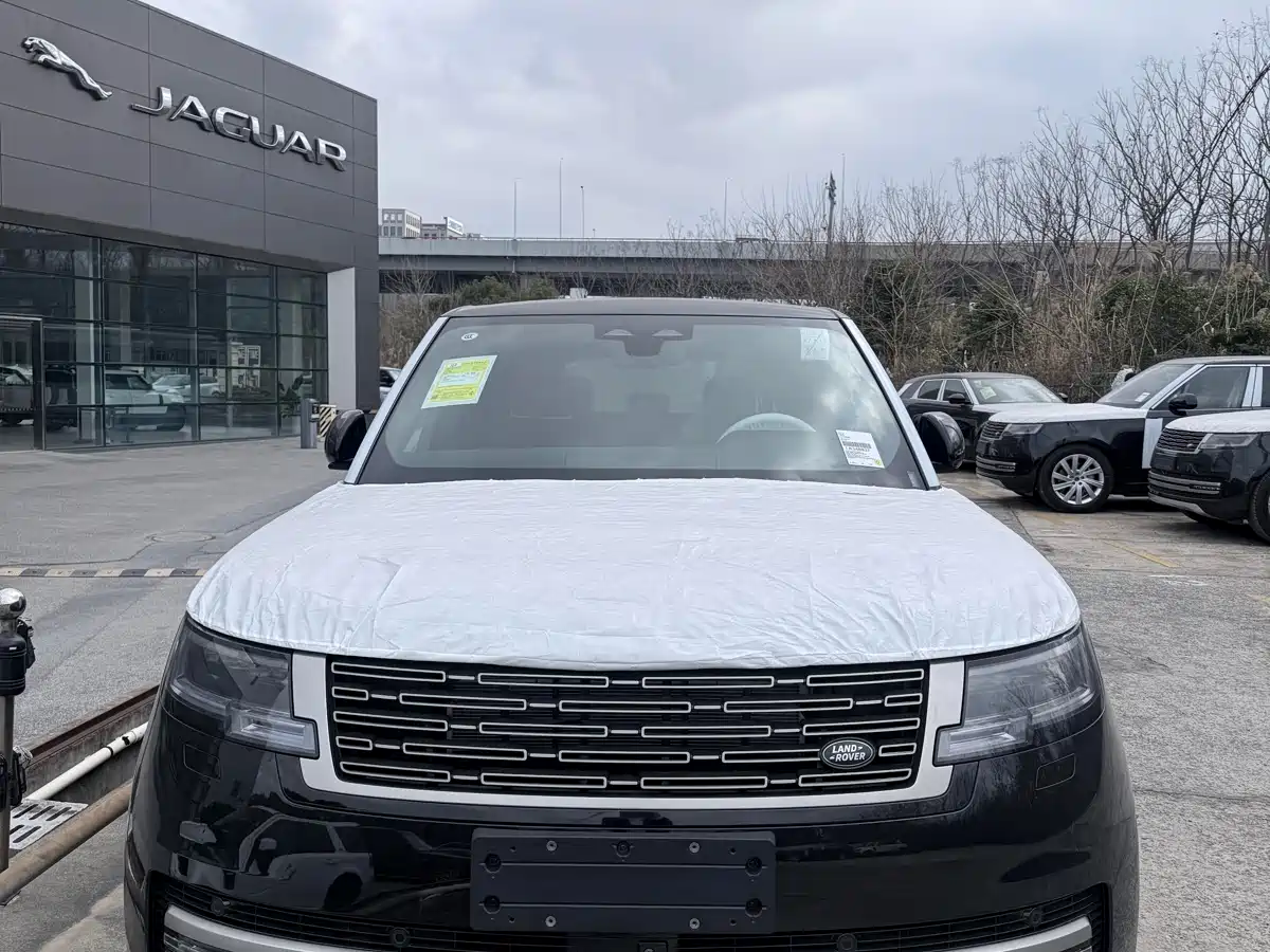 Land Rover Range Rover 2026 Model 3.0 L6 400PS SE Long Wheelbase Version фото 2