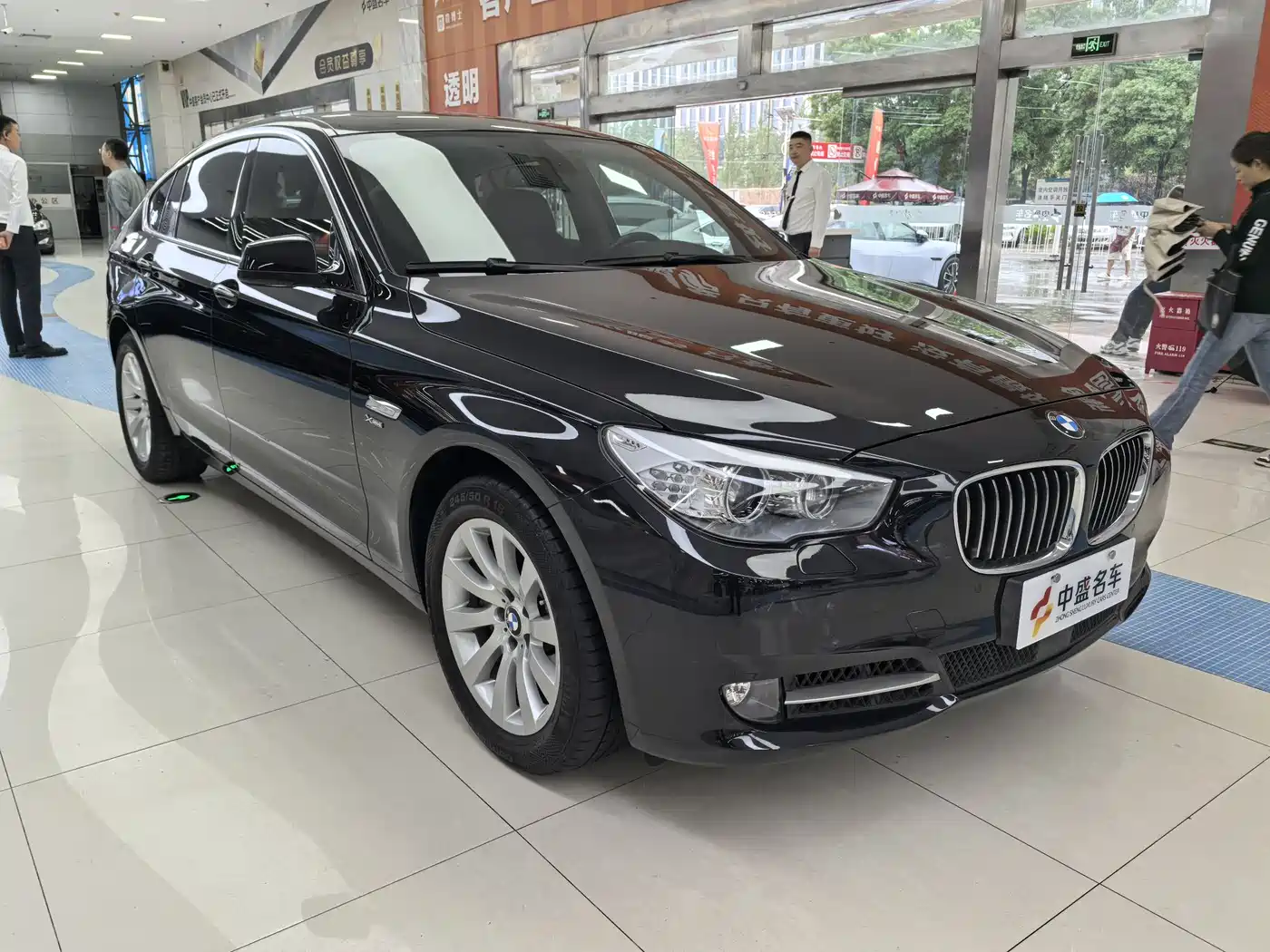 BMW 5 Series GT 2011 535i xDrive Luxury Model фото 3