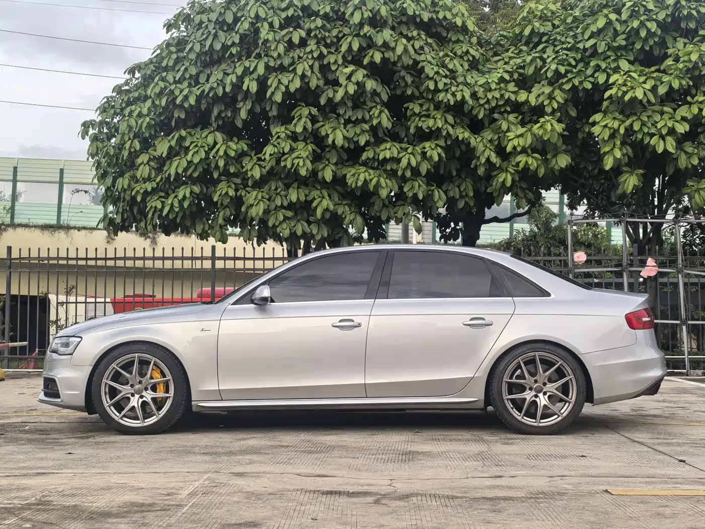 Audi A4L 2015 45 TFSI quattro Individual Sport фото 4