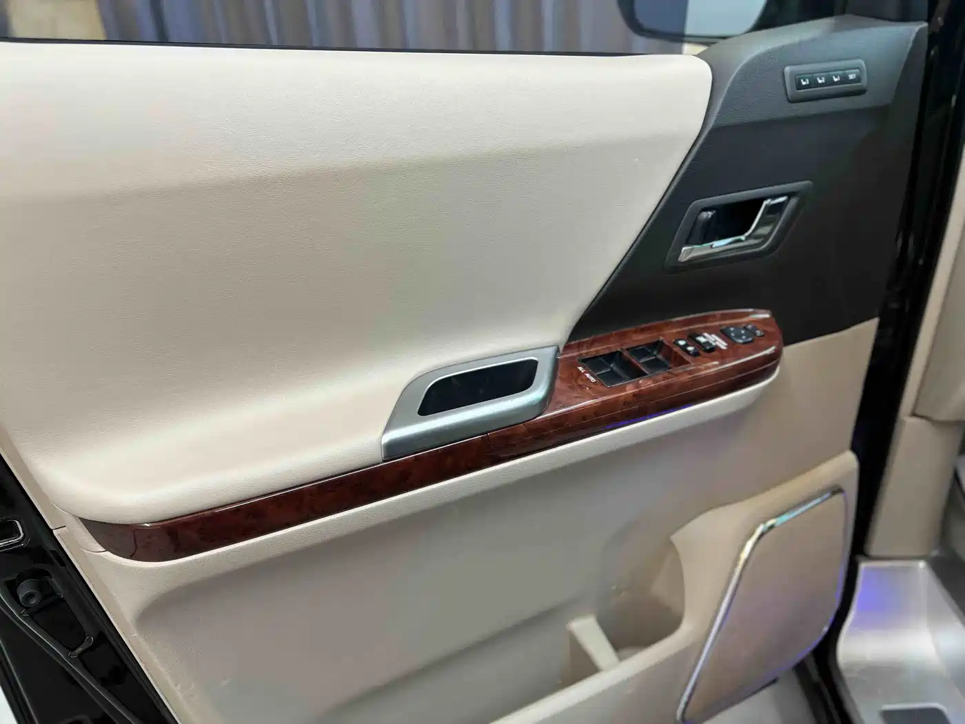 Toyota Alphard 2011 Model 2.4L Luxury фото 12