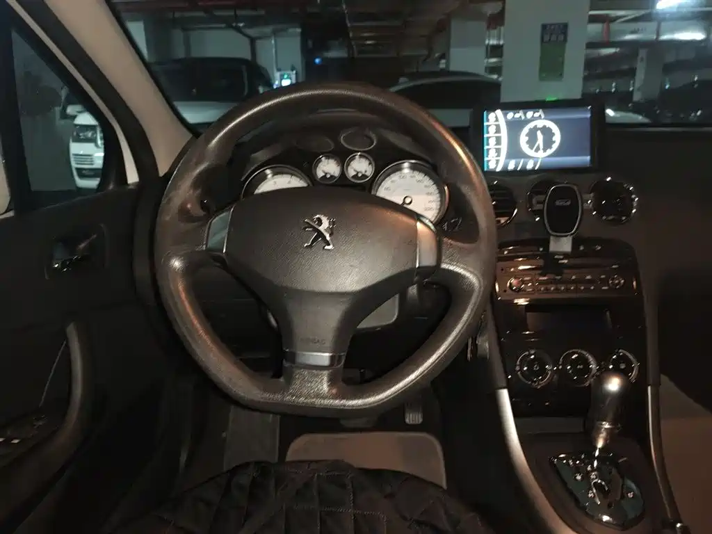 Peugeot 408 2013 2.0L Automatic Comfort Edition фото 3