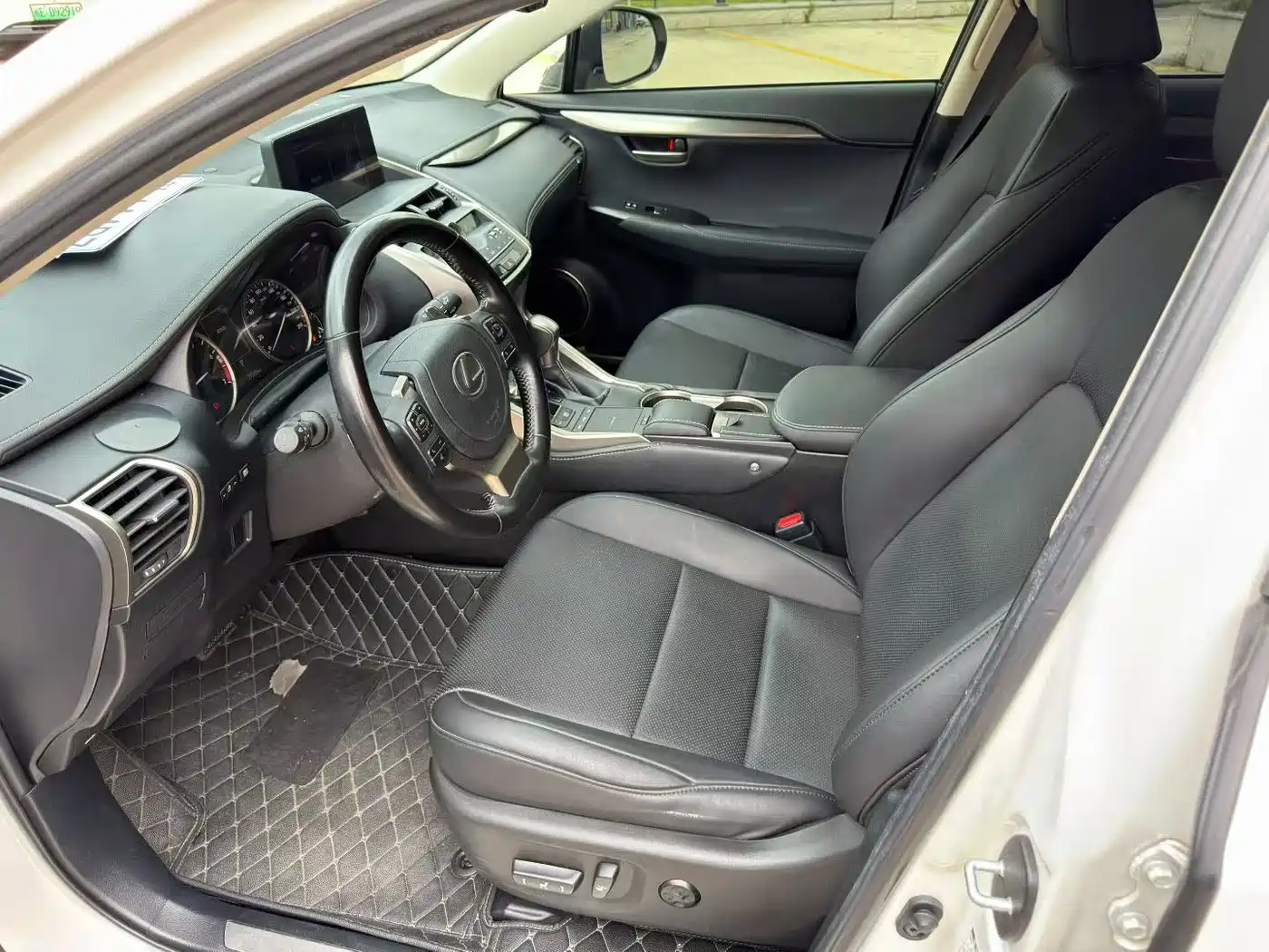 Lexus NX 2020 200 FWD Sharp Edition China V фото 4