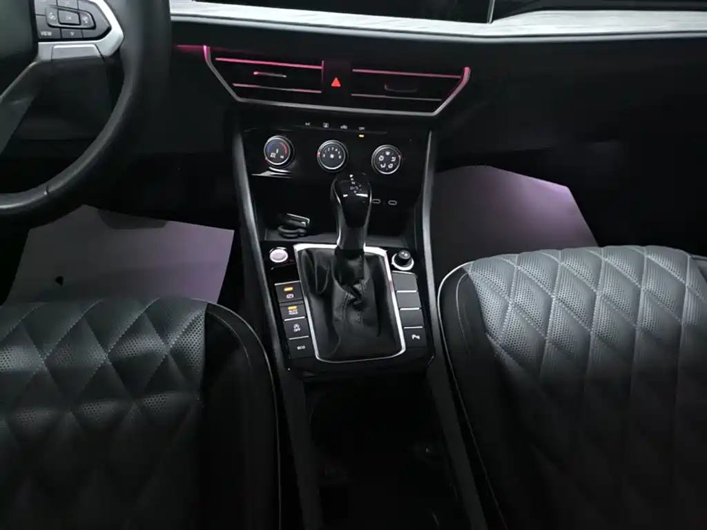 Volkswagen Sagitar 2023 300TSI DSG Surpassing Edition фото 14