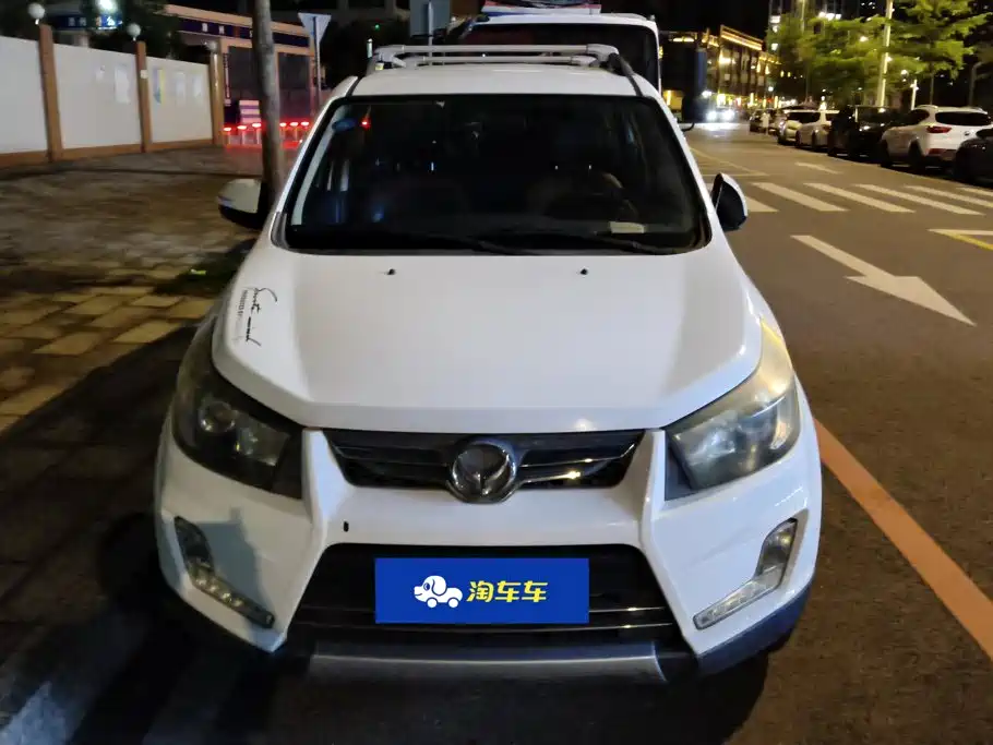 BAIC Huansu S3 2015 2014 1.5L Luxury (China IV)