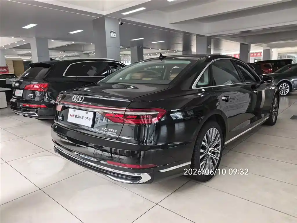 AUDI A8