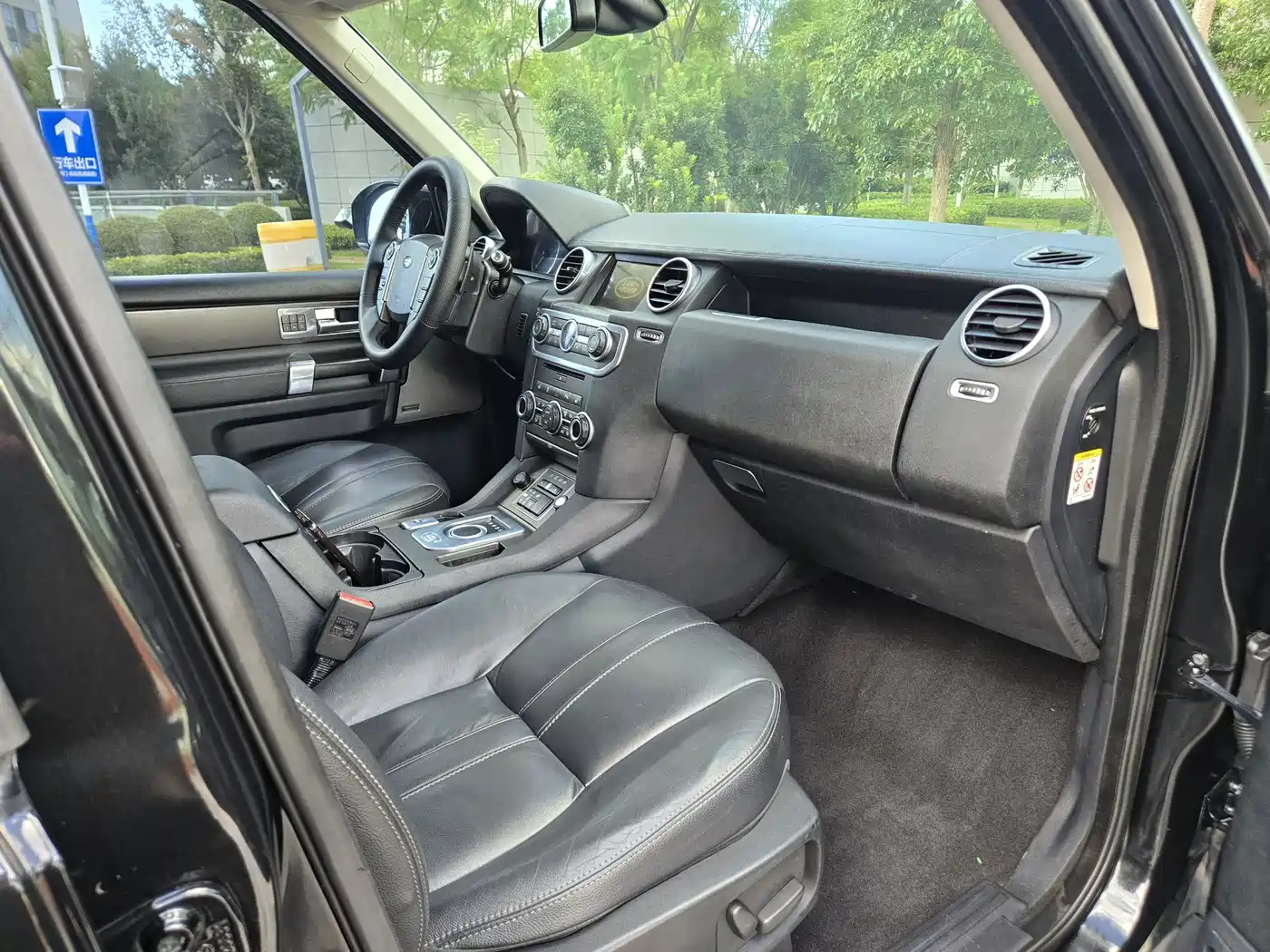 Land Rover Discovery 2015 3.0 SDV6 HSE Diesel фото 5