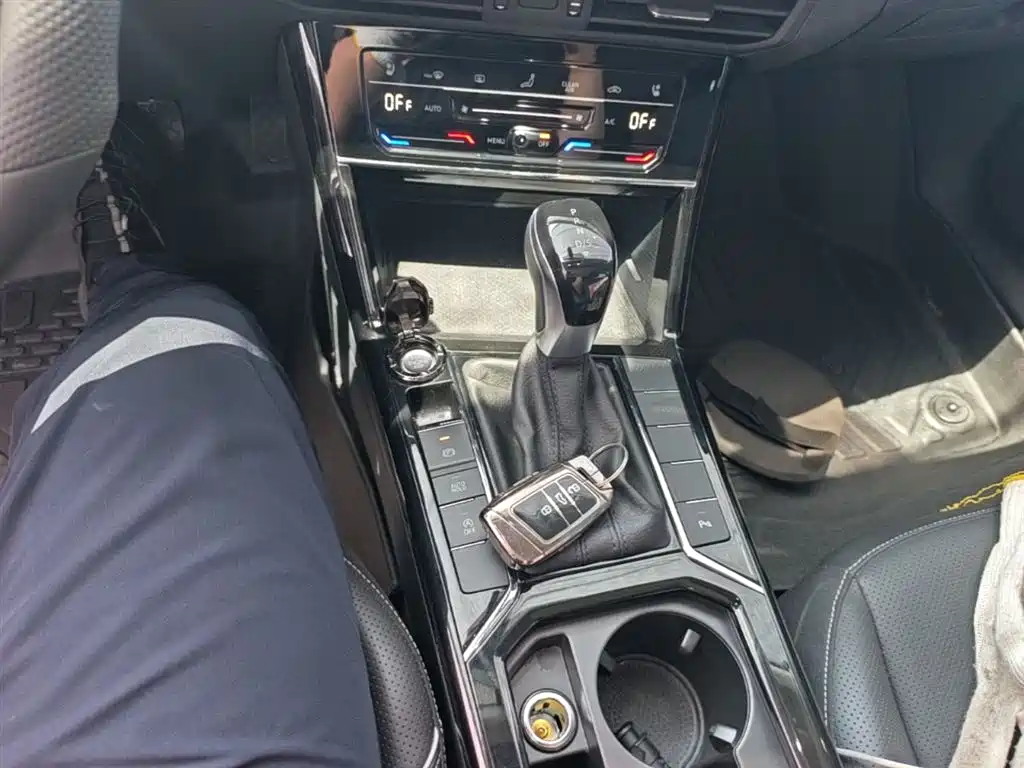 Volkswagen Passat 2024 330TSI Elite Edition фото 14