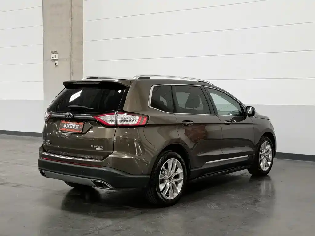 Photo 2 - Ford Edge