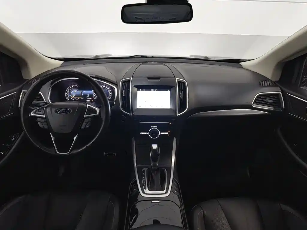 Photo 5 - Ford Edge