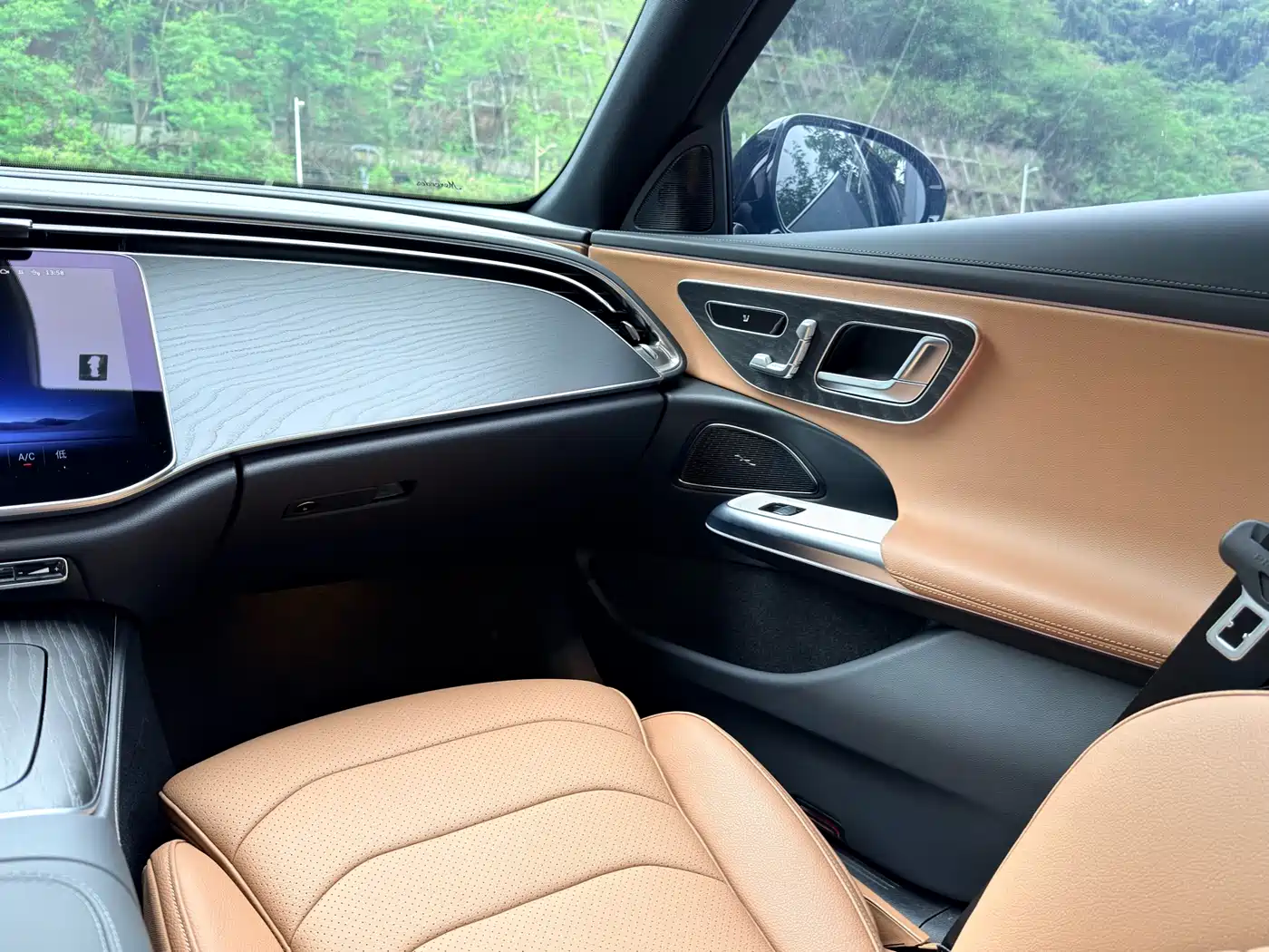 Mercedes-Benz E-Class 2024 E 300 L Fashion Sport фото 13
