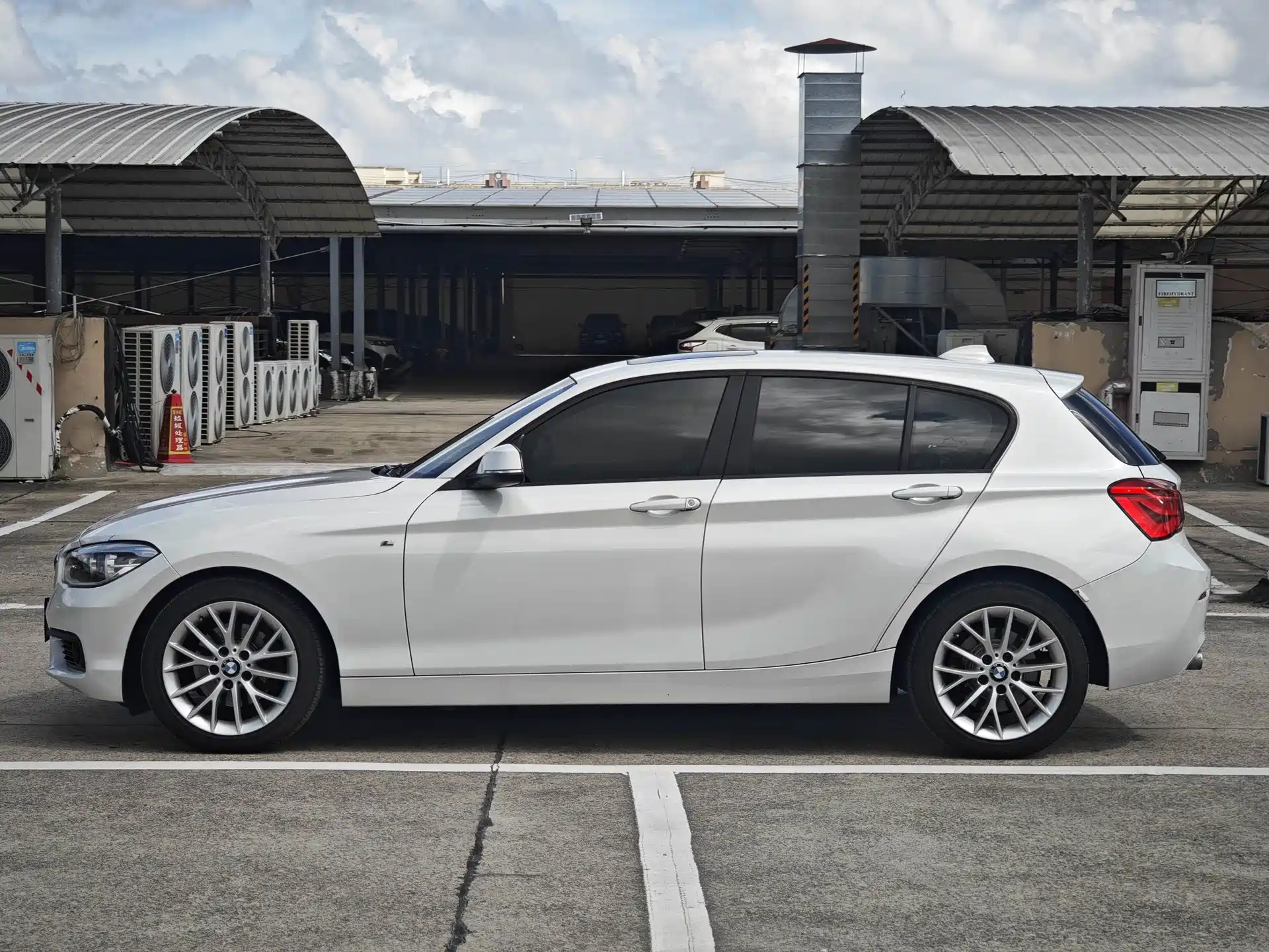 Photo 4 - BMW 1 Series (Import)