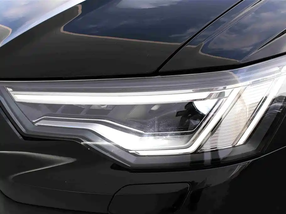Audi A6L 2021 40 TFSI Luxury Sport фото 11