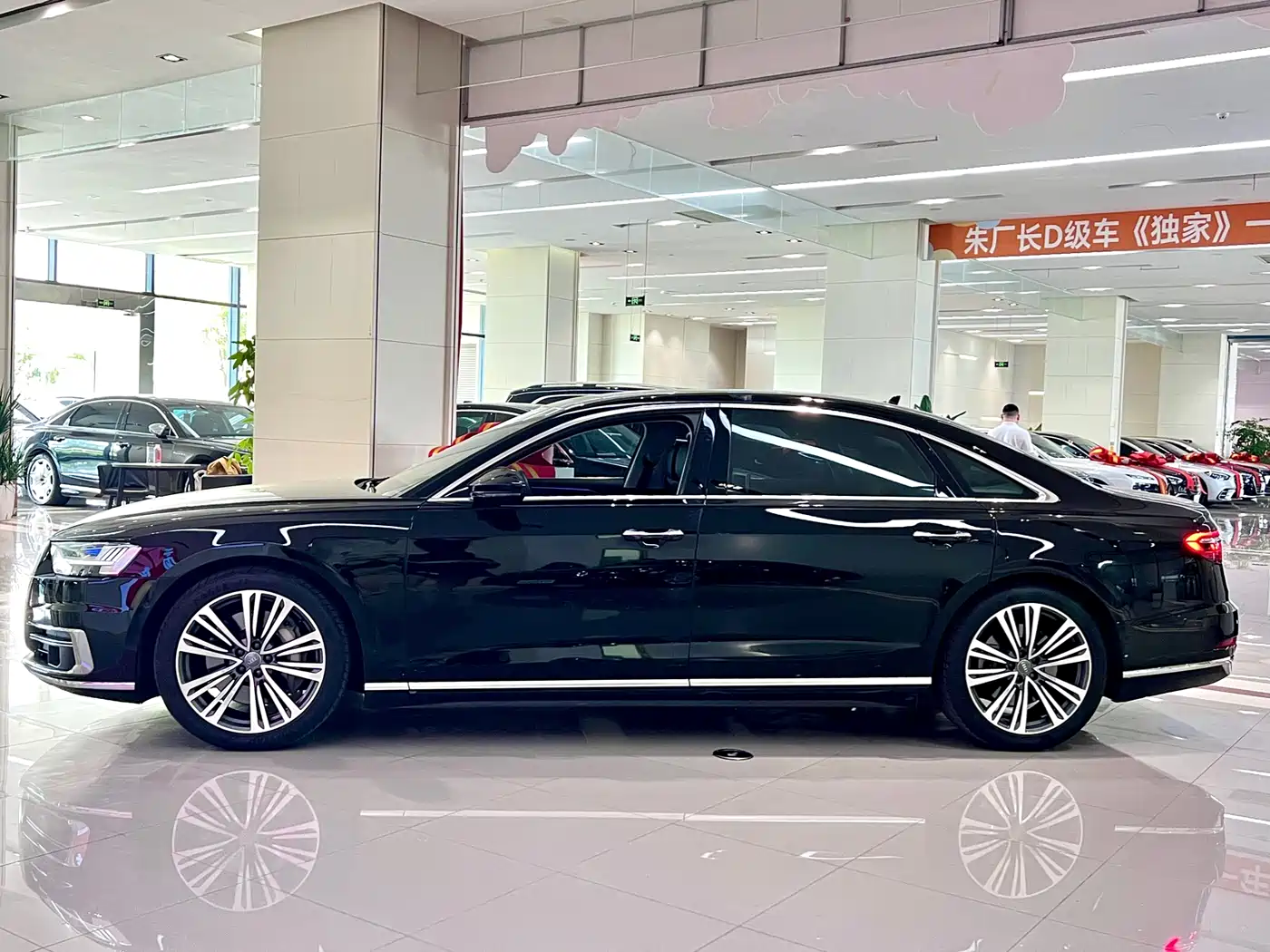 Audi A8 2019 Facelift Plus A8L 55 TFSI quattro Premium фото 3