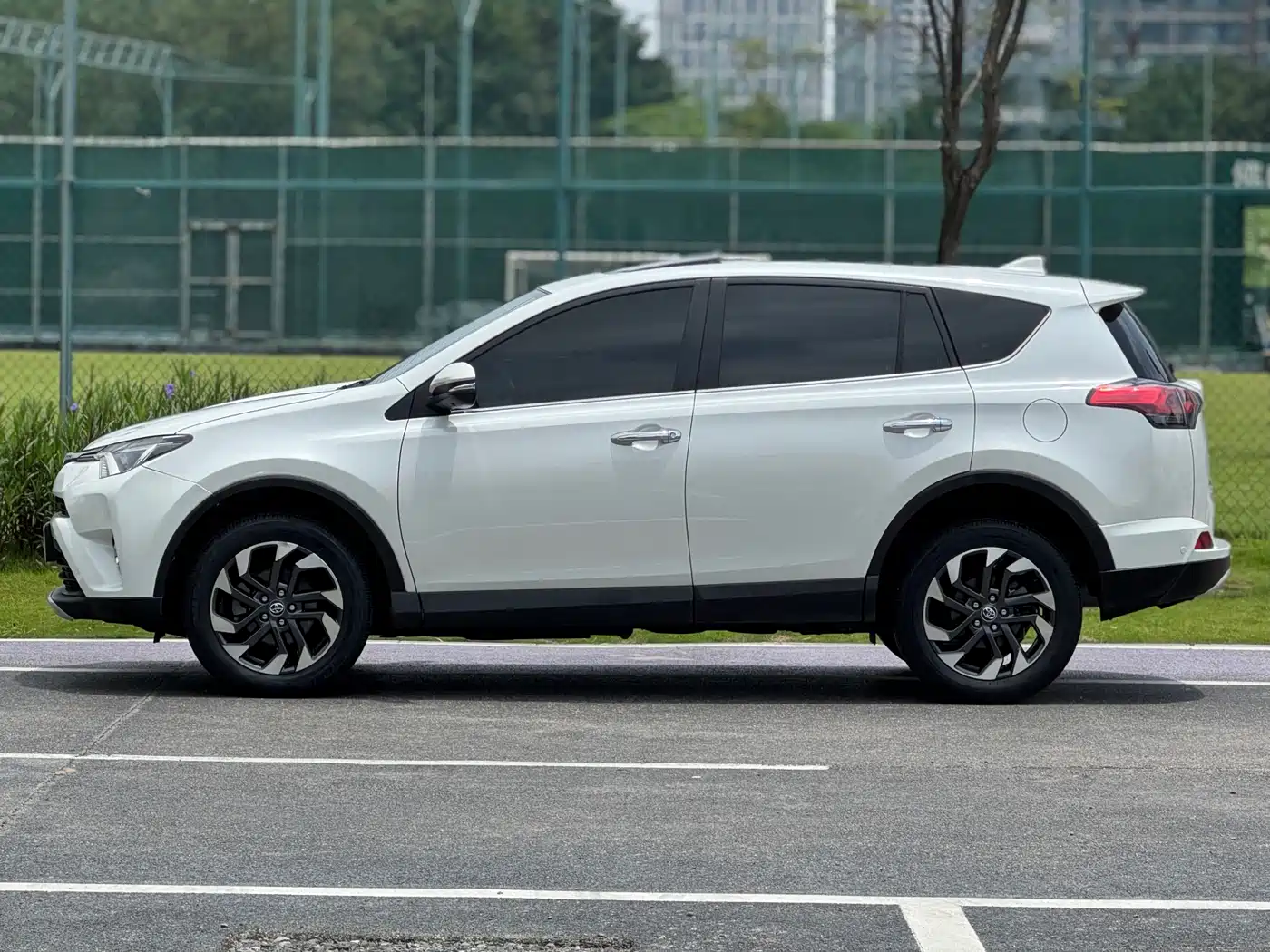 Toyota RAV4 Rongfang 2016 2.5L Automatic 4WD Elite фото 3