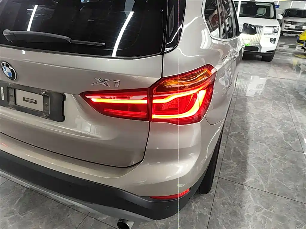 BMW X1 2018 xDrive20Li Premium Model фото 8