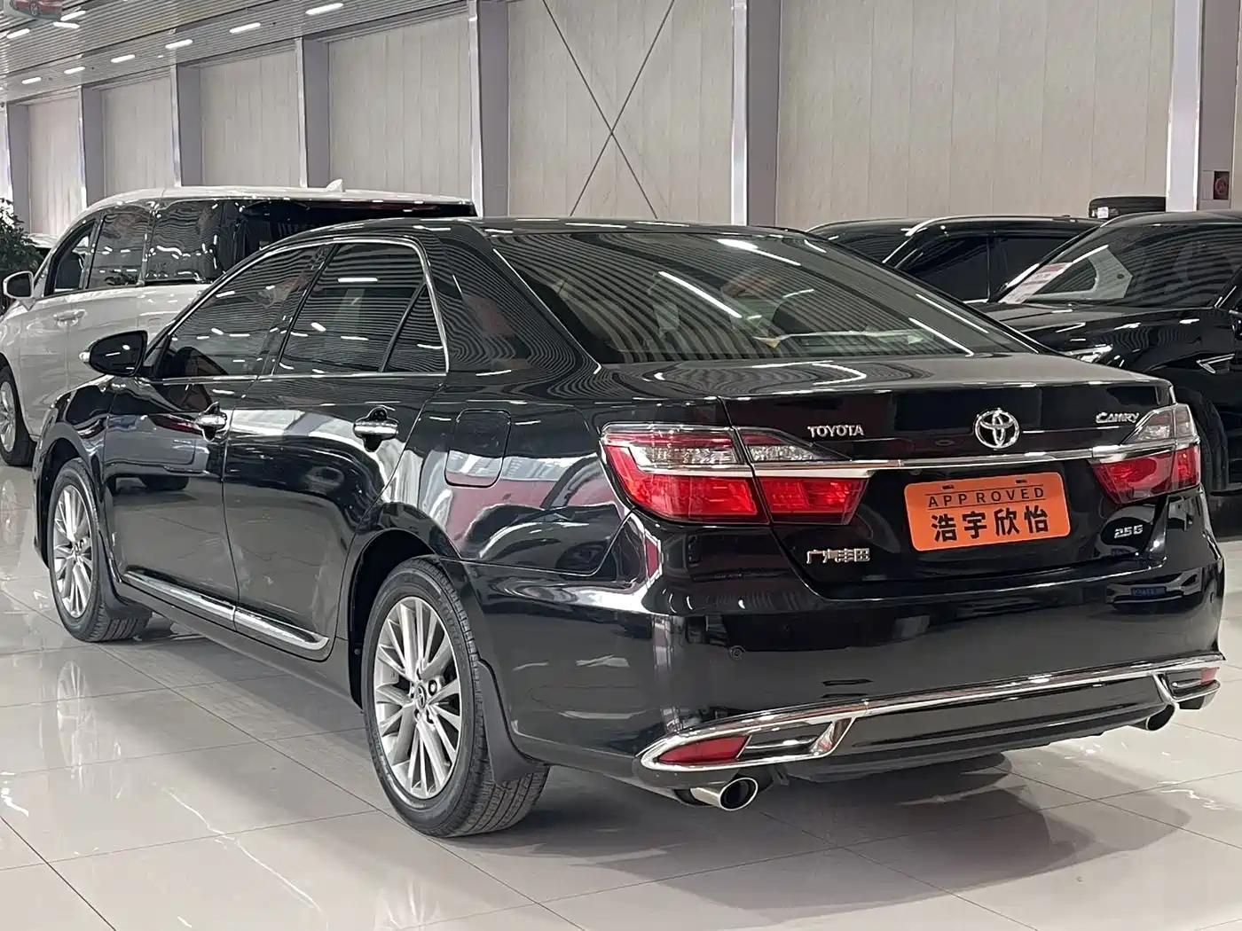 Toyota Camry 2016 2.5G 10th Anniversary Luxury Navigation Edition фото 4