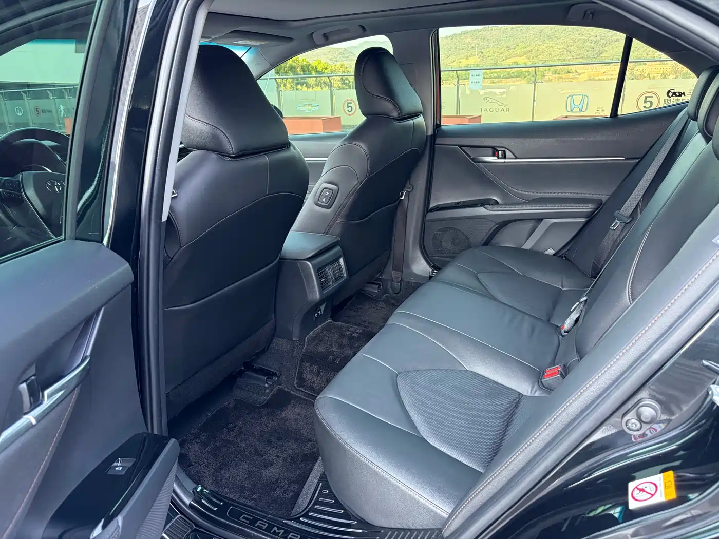 Toyota Camry 2018 2.5G Luxury Edition фото 12