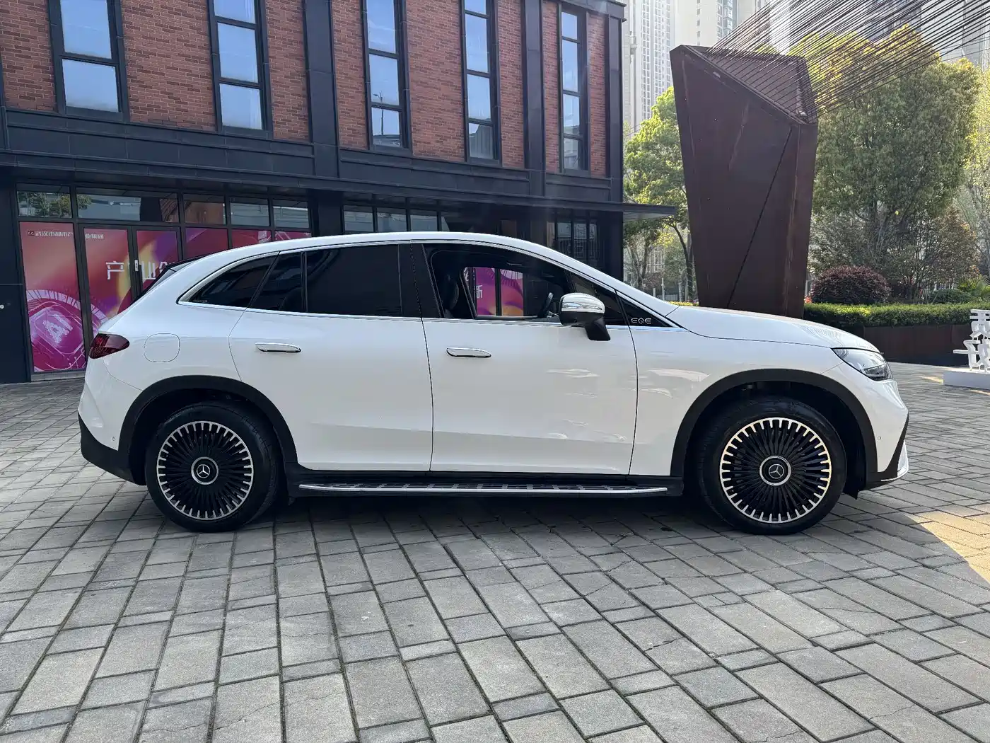 MERCEDES-BENZ EQE SUV