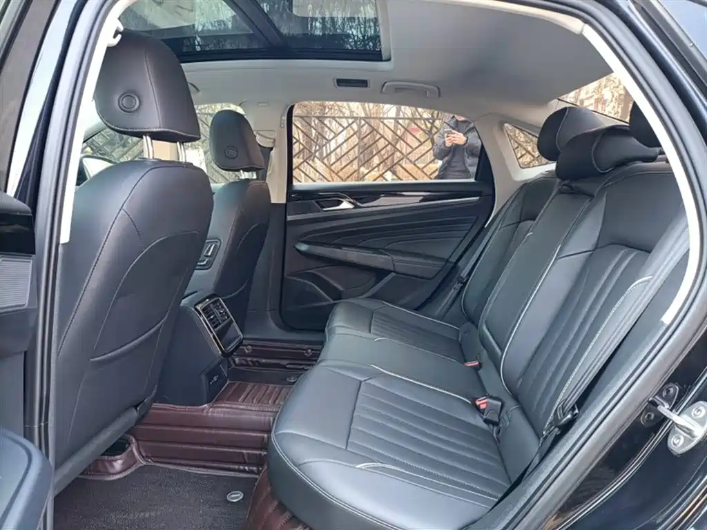 Volkswagen Passat 2022 330TSI Starlight Elite Edition фото 21