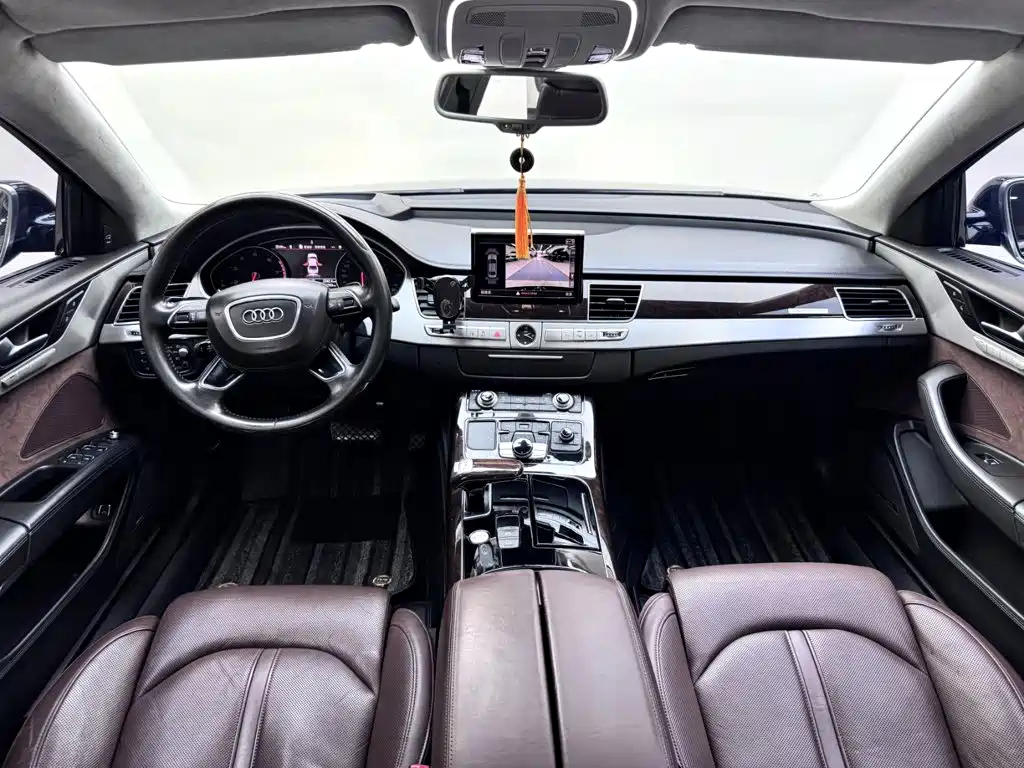 Photo 10 - Audi A8