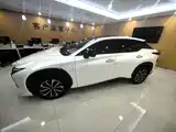 Фото 10 - Lexus RZ