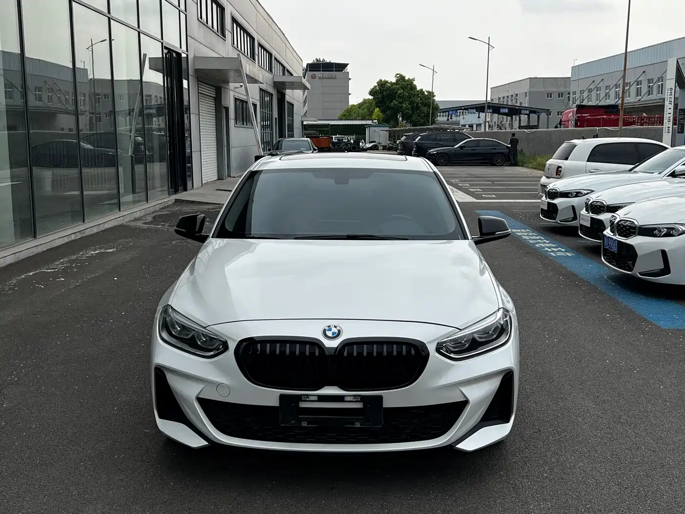BMW 1 Series 2022 125i M Sport Shadow Edition фото 2