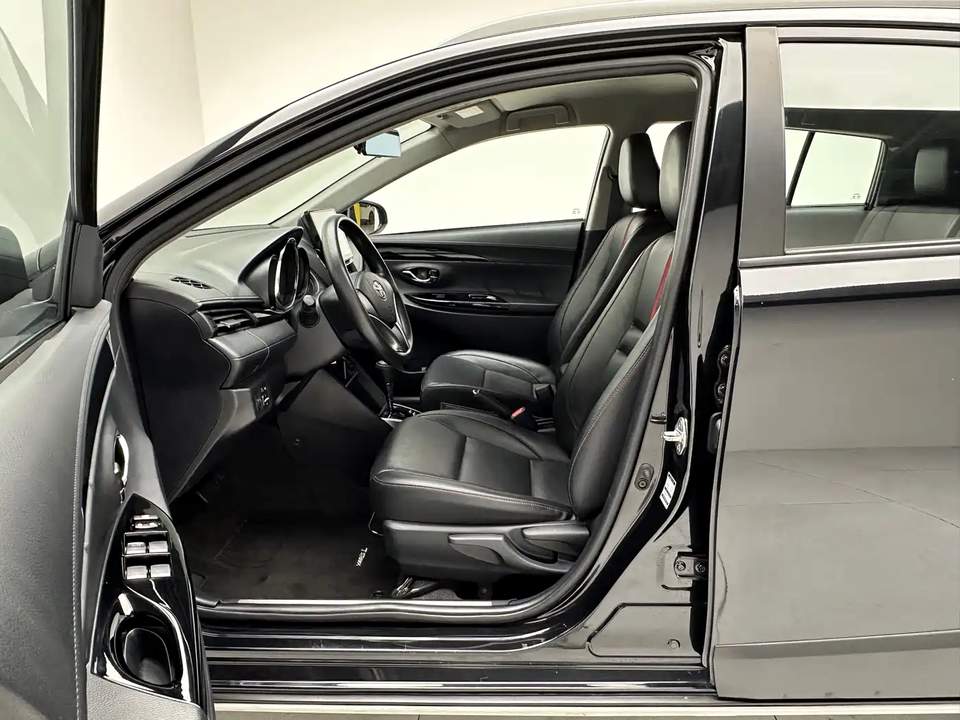 Toyota YARiS L Zhi Xuan 2022 Zhi Xuan X 1.5L CVT Luxury PLUS Edition фото 7