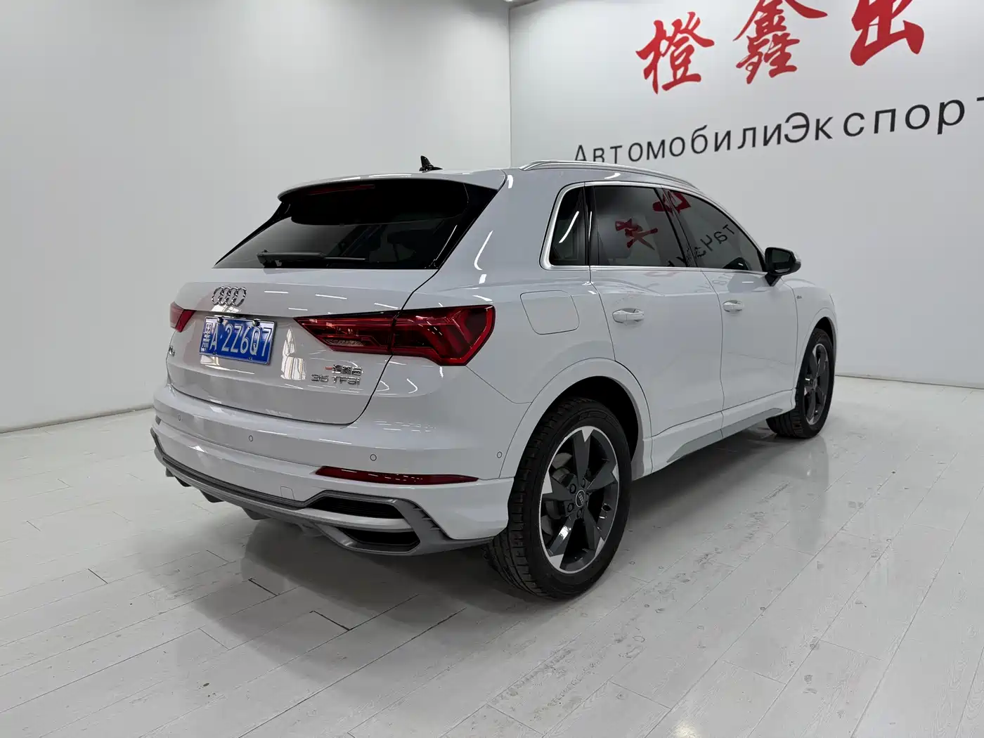 AUDI Q3