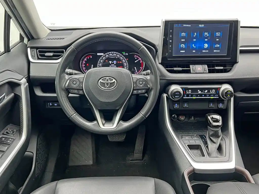 Фото 18 - Toyota RAV4