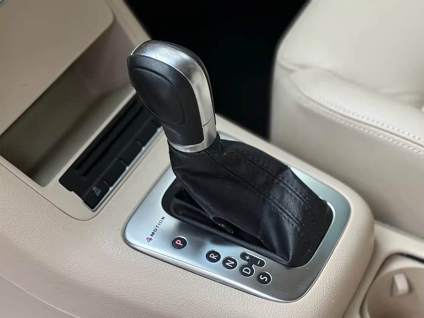 Volkswagen Tiguan 2012 1.8TSI Automatic 4WD Trend Edition фото 6