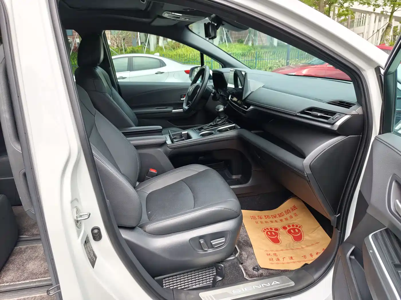 Toyota Sienna 2021 2.5L Hybrid Premium Edition фото 14