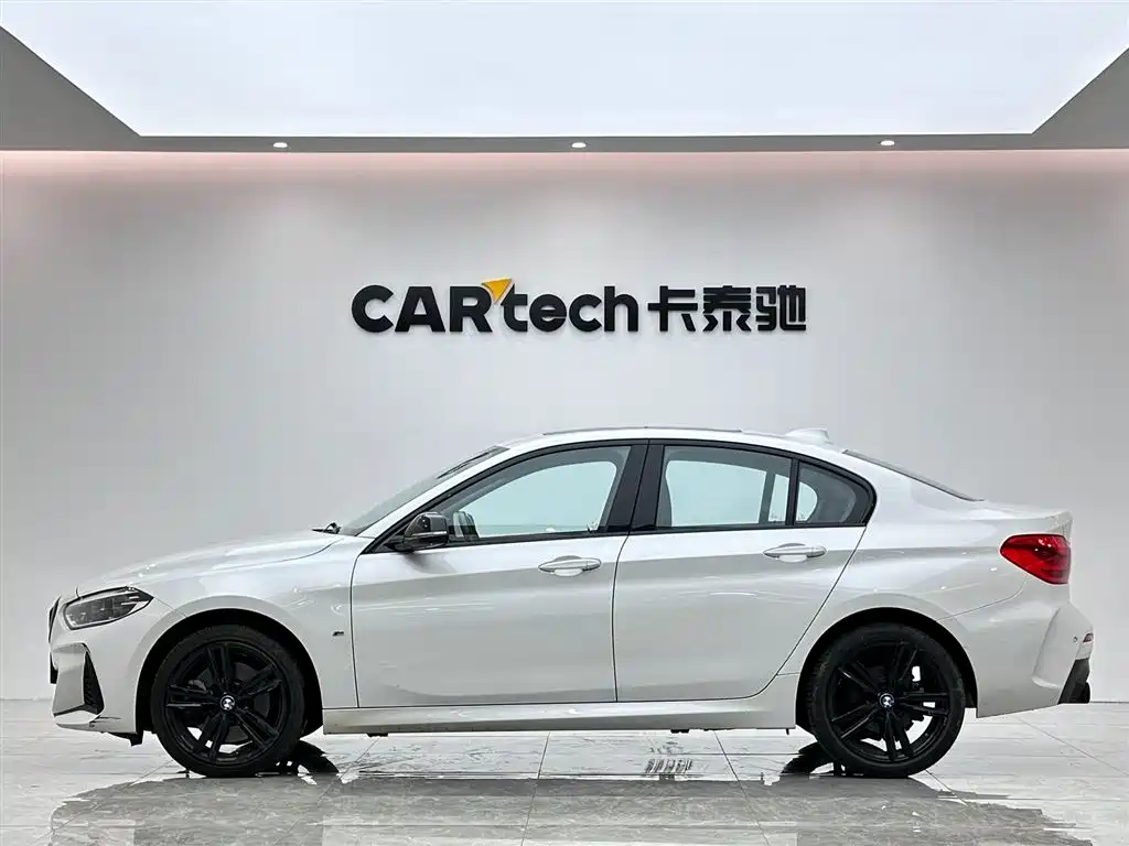 BMW 1 Series 2022 125i M Sport Shadow Edition фото 2
