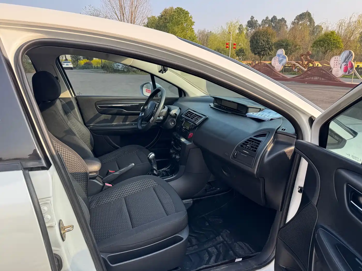 Citroën C-Quatre 2014 2013 Model Sedan 1.6L Manual Premium Style