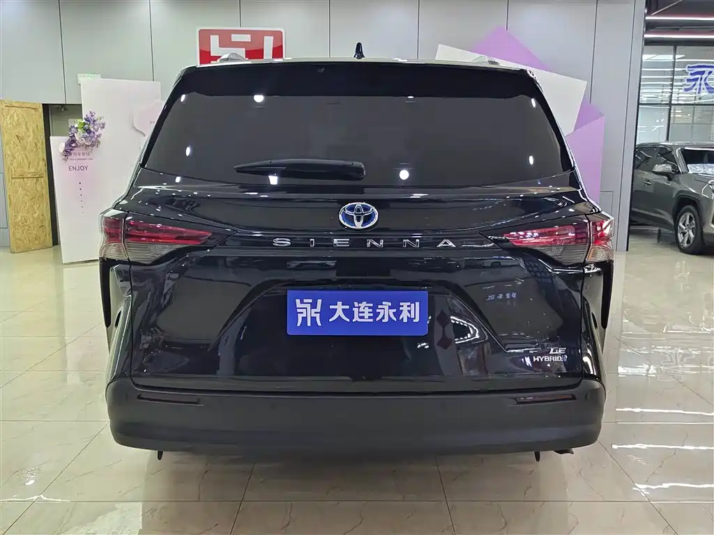 Toyota Sienna 2023 2.5L Hybrid Comfort Edition фото 5