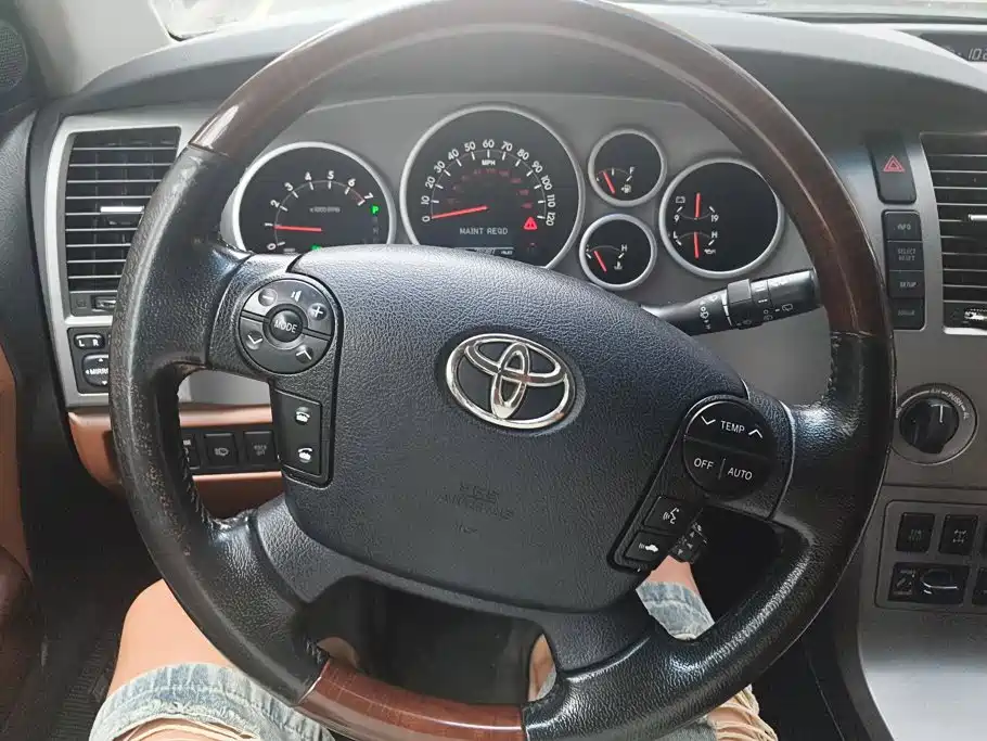 Toyota Sequoia 2012 2010 5.7 Platinum Edition