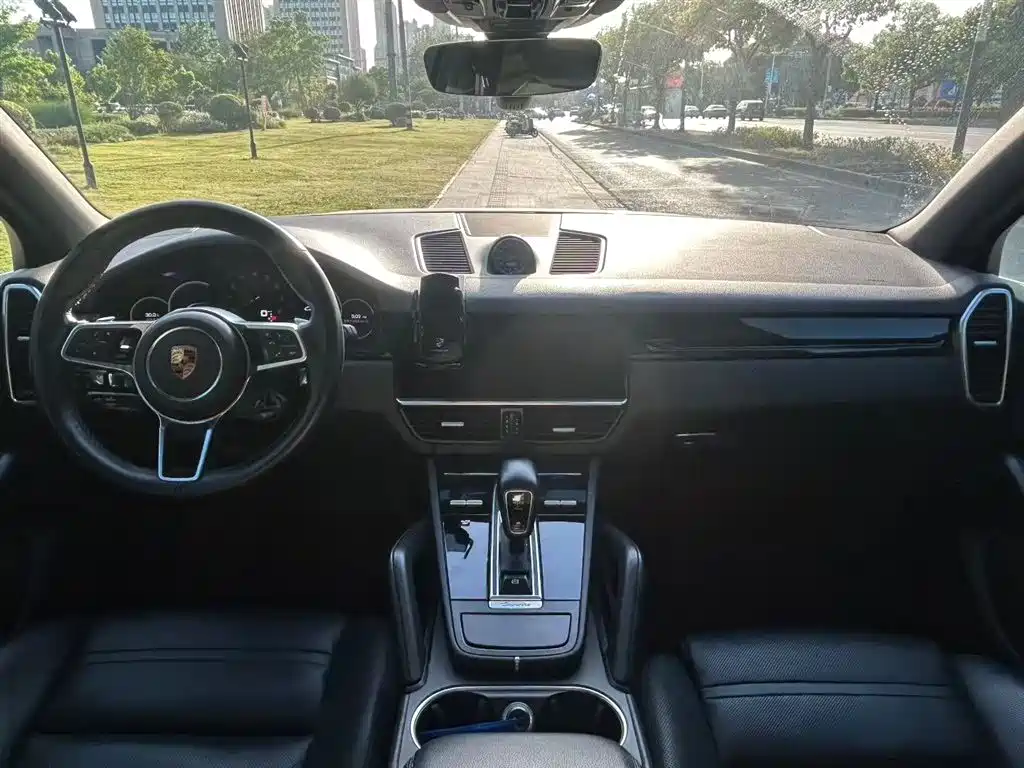 Porsche Cayenne New Energy 2019 Cayenne E-Hybrid 2.0T фото 5