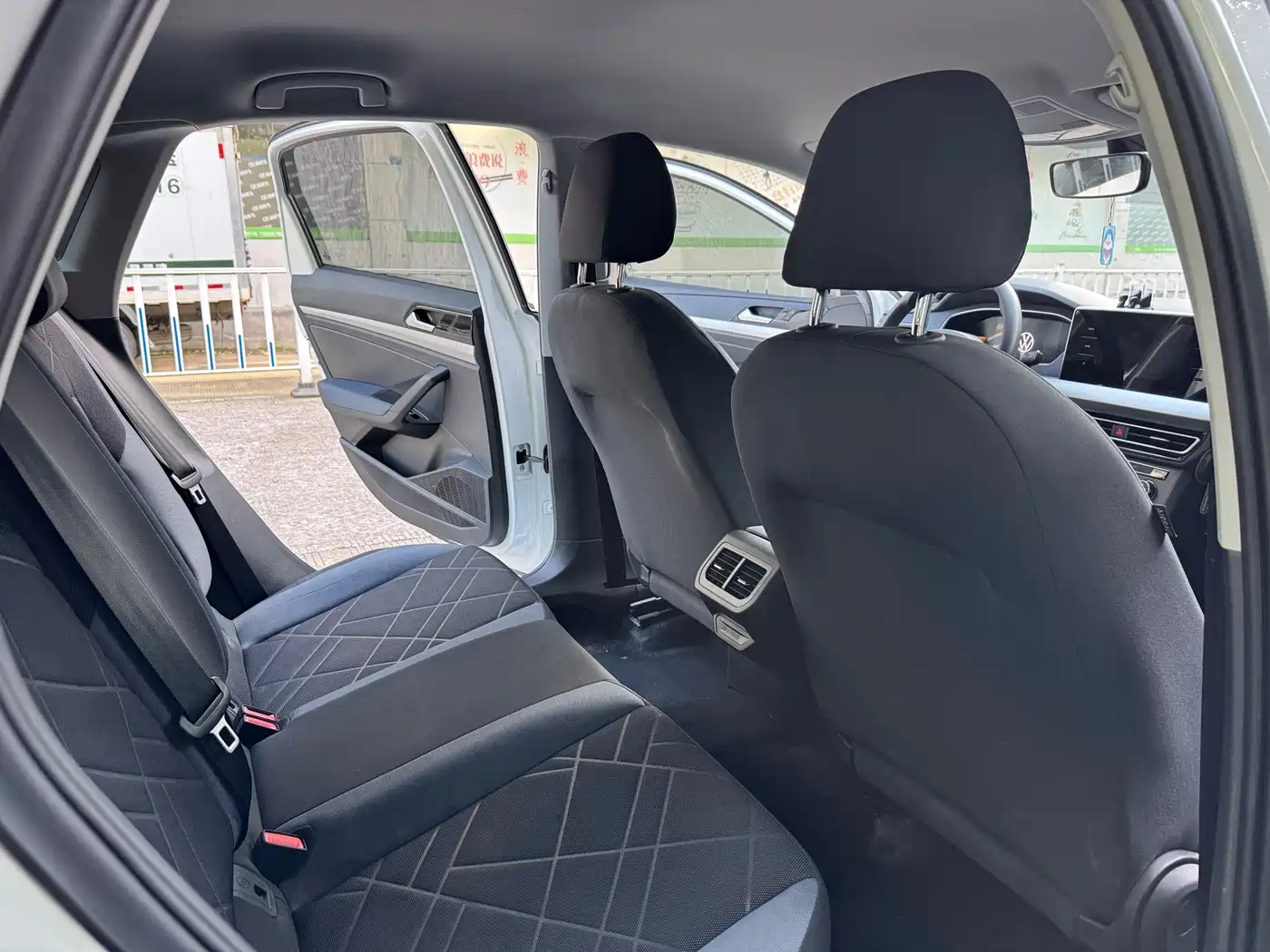 Volkswagen Lavida 2024 Model 1.5L Automatic Full Comfort Edition фото 12