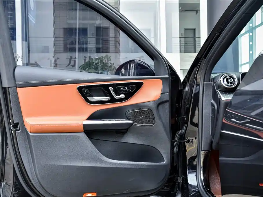 Mercedes-Benz GLC 2023 Facelift GLC 300 L 4MATIC Sport 5-Seater фото 8