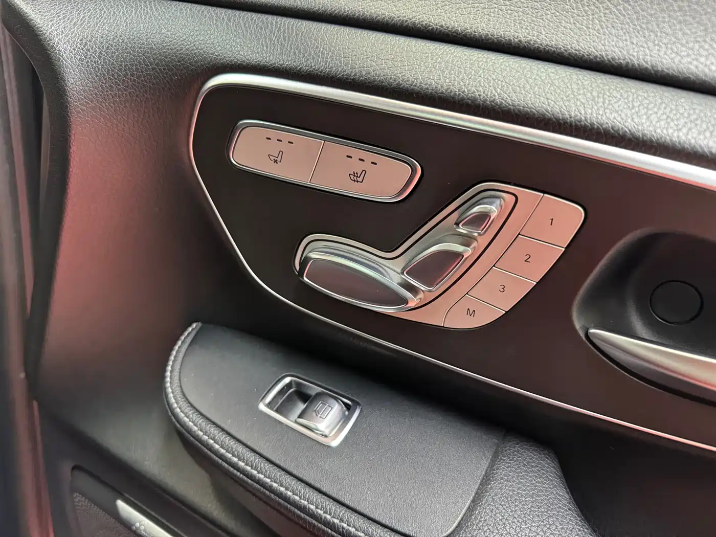 Mercedes-Benz V-Class 2017 Model V 260 L Premium Extended Edition фото 38