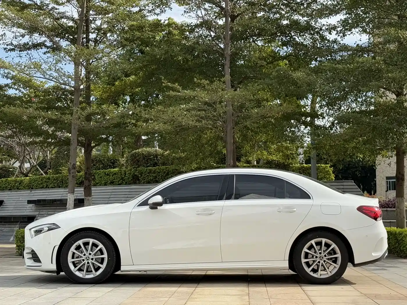 Mercedes-Benz A-Class 2020 A 200 L Sport Sedan фото 13
